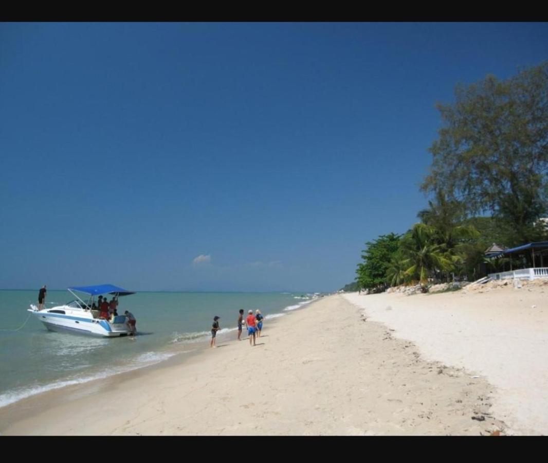 By The Sea Batu Ferringhi Beach Front Apartment Suite Buitenkant foto