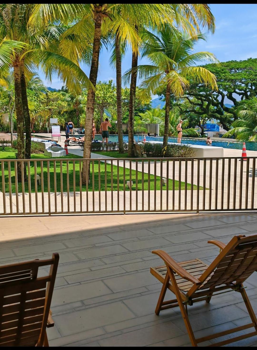 By The Sea Batu Ferringhi Beach Front Apartment Suite Buitenkant foto
